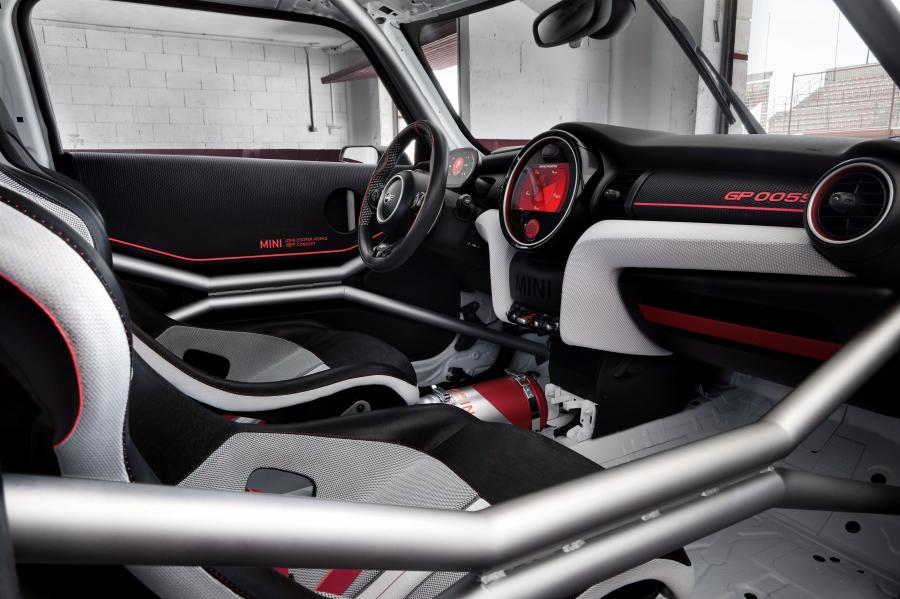 Интерьер Mini John Cooper Works GP Concept (F56) 2017 года  (фото 18 из 63)